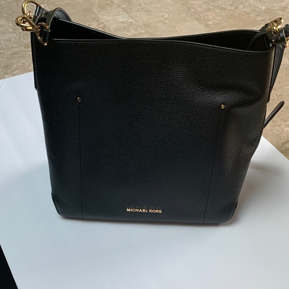 Michael Kors Elegant Black Shoulder Bag with Gold Details - Picture 1 of 11